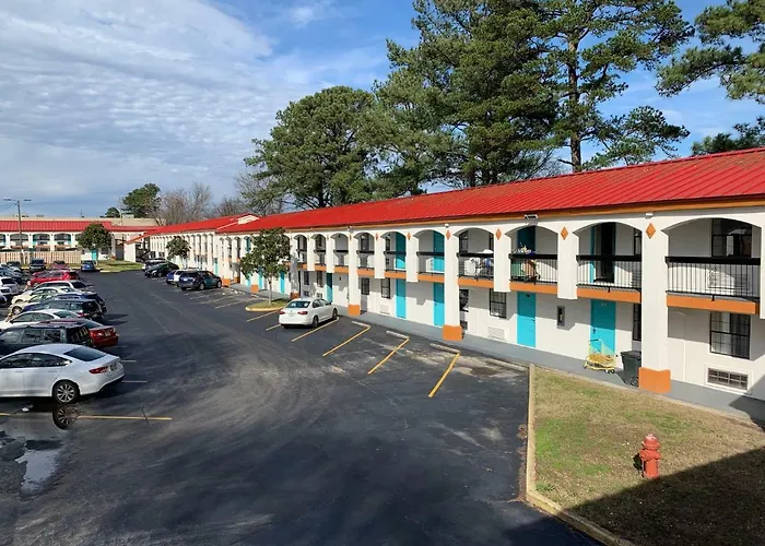 Howard Johnson By Wyndham Atlanta College Park